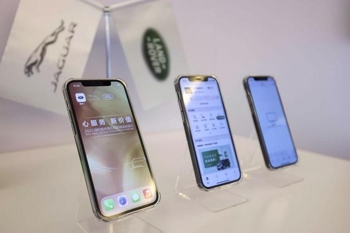 基于功能进一步强化的捷豹 APP和路虎 APP,捷豹路虎为客户打造了线上场景的透明无忧服务。 基于功能进一步强化的捷豹 APP和路虎 APP,捷豹路虎为客户打造了线上场景的透明无忧服务。