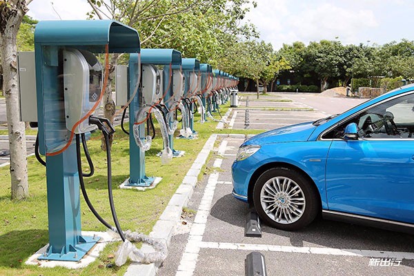 天津市消费者协会调查显示:新能源车充电桩也该＂充充电＂
